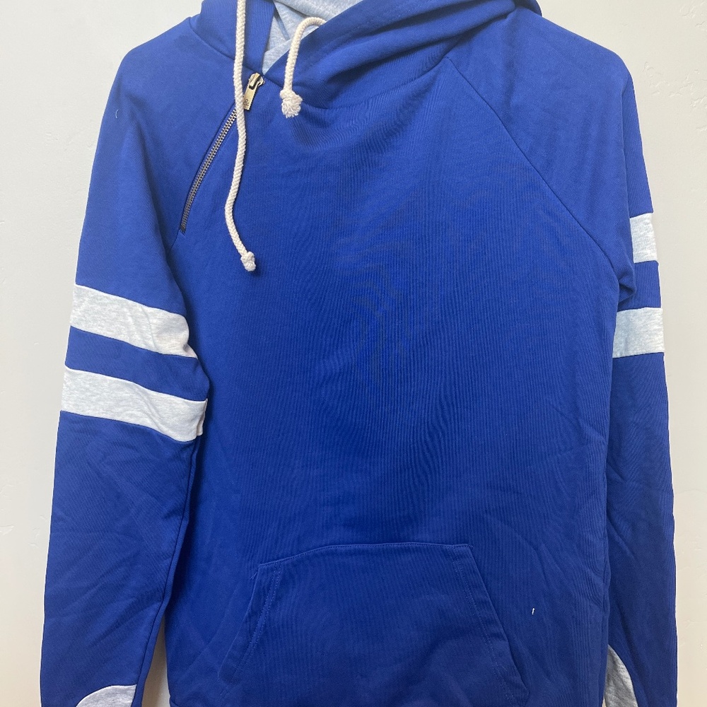 Brand new Ampersand Ave double hood size M